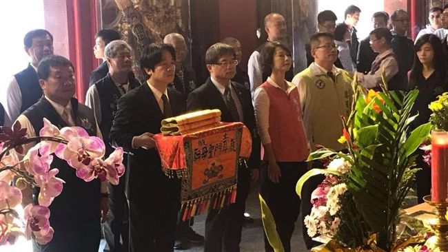 賴神跟著侯友宜拜？陳亭妃還原經過