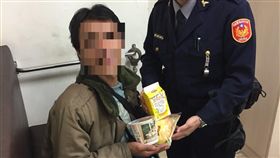 新北市,土城,廣福派出所,偷竊,竊盜,羊奶,街友,自掏腰包,暖警