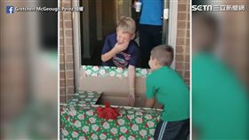 男孩Tristen看見「驚喜」禮物1