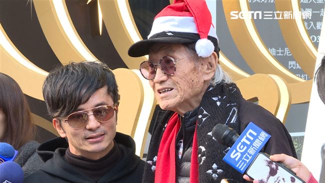 兒攙扶趕攤　傅達仁下月赴瑞士安樂死