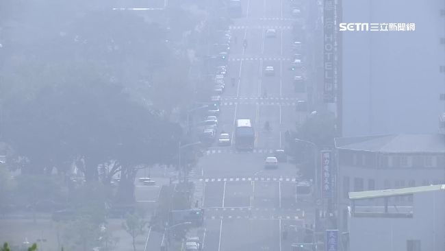 霧霾將天空一分二！明高屏空氣仍紅害
