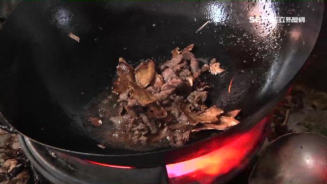 麻油牛肉端上桌　老店遭控薑片比肉多
