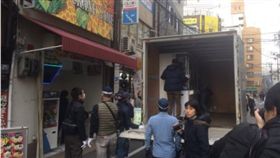 大阪府警查扣夾娃娃機台（圖／翻攝自推特）