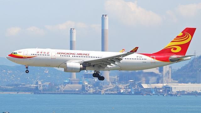 空管出包！香港機場險釀空巴撞貨機
