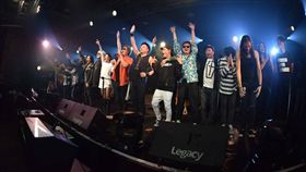 董事長20週年　林昶佐拱鈞董選議員（圖／翻攝自董事長樂團 臉書）