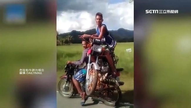 見車壞了！超狂騎士「用機車載機車」