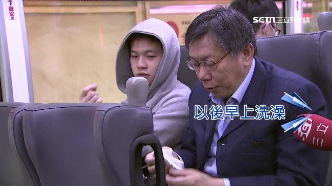 尷尬弟成麻吉車友　柯P分享保暖撇步