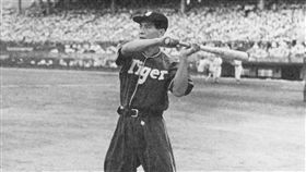 吳昌征。(圖／台灣棒球名人堂提供，翻攝自岡本博志著作《人間機關車─吳昌征：首位台灣人日本職棒選手奮鬥生涯》