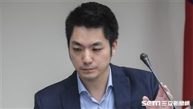 國民黨立委蔣萬安邀請三位過勞死家屬出席勞基法公聽會 圖／記者林敬旻攝