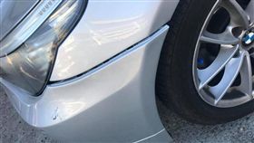 男子愛車遭撞，尋找這名留下字條的「好心人」。（圖／翻攝爆料公社）