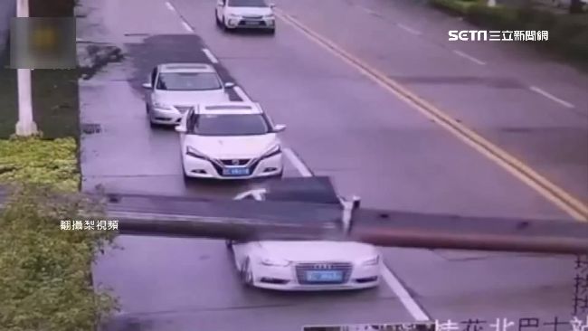 2017年他們最命大　躲過車輾牆塌