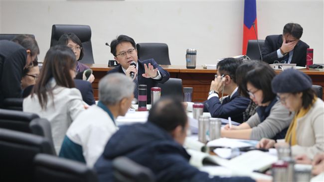 《礦業法》存歧見　擬下會期擇期再審