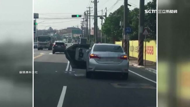 冰箱塞滿後座　插頭外露拖地恐釀禍