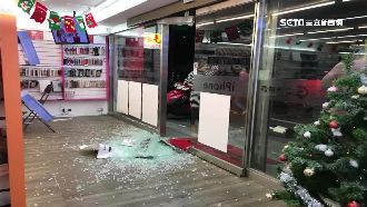 衰！2男拳打腳踢　店家竟無辜成苦主