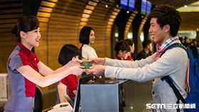 華航,地勤,購票,出國,辦理登機。（圖／華航提供）