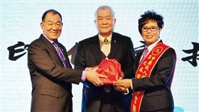 曾麗卿不讓鬚眉榮任成人泳協總會長。（中華民國游泳協會提供）