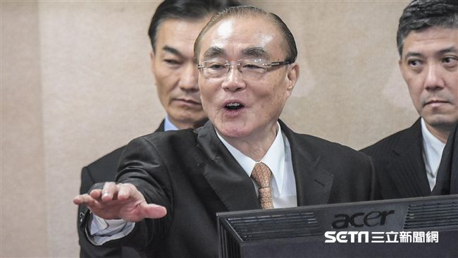 攔下役政署長　馮世寬肯定衛哨表現