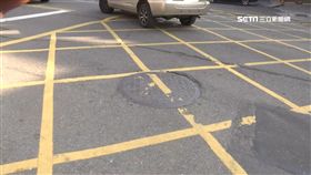 人孔蓋惹禍!? 傷者控