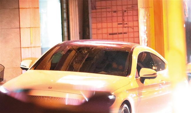 房車當摩鐵！這些明星都愛在車上喇舌