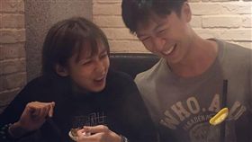 袁艾菲在臉書公開戀情（翻攝自袁艾菲臉書）