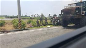 國軍悍馬車翻覆　圖／爆料公社