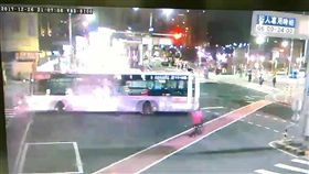 新北市,蘆洲,中正路,三民路,車禍,公車,闖紅燈,單車,U-Bike