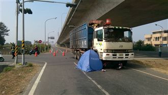 姑姪雙載出門　擦撞貨車姪女慘死輪下