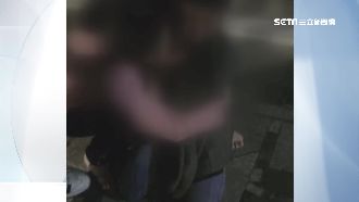 作業寫不完！父怒捶牆　男童跪路邊哭