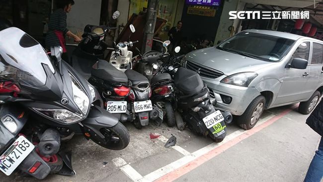 誤踩油門險被撞　民驚：媽，我還活著