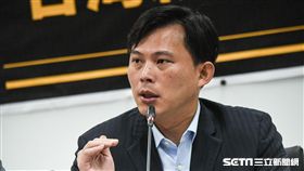 時代力量立委黃國昌召開「台灣新時代，人民來公投」記者會。 圖／記者林敬旻攝