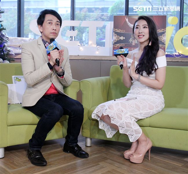 謝金晶上「安安大明星」宣傳專輯。（記者邱榮吉/攝影）