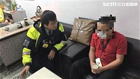 台北市北投區1名30歲的郭姓男子，日前看診時發現自己罹患重度憂鬱症，他一時心情沮喪，打算前往關渡大橋跳橋輕生，警方獲報趕抵現場，四處尋找郭男下落，最後在附近公車站尋獲他，經過一番促膝長談後，郭男終於打消自殺念頭（翻攝畫面）