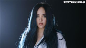 阿妹MV憶小燈泡　惹百萬網友淚崩…