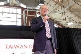 駐加代表龔中誠　對調職處分難以接受