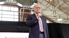 駐加代表龔中誠　對調職處分難以接受駐加拿大代表龔中誠今天接受中央社專訪，對於自己被調職處分，感到非常震驚和難以接受。圖為龔中誠出席7月渥太華舉行的台灣日活動。中央社記者胡玉立多倫多傳真　106年12月27日