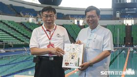 台北市長柯文哲與桃園市長鄭文燦視察世大運游泳場館聽取簡報,國立體育大學 圖／記者林敬旻攝