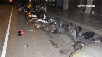 影／恐怖直擊！轎車沿路撞倒12車！