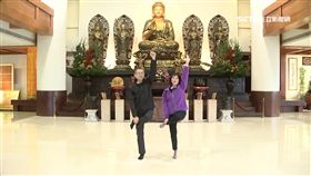 超另類！跨年夜跳佛舞甩厄運　3千名信徒瘋跳「開運禪」