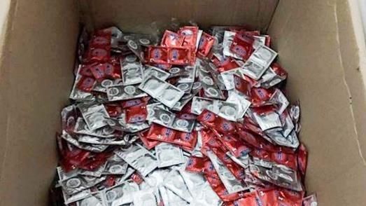 部分被戳洞…查獲49萬個山寨保險套