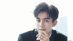 男星宋威龍被爆！深夜街頭兩人「隔著口罩擁吻」　戀情曝光／（宋威龍／宋威龍微博）