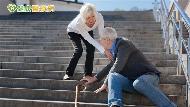 阿公摔跤骨折　因禍得福發現癌症轉移
