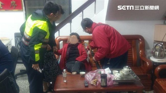墓園尋亡夫險失溫　只為說：耶誕快樂