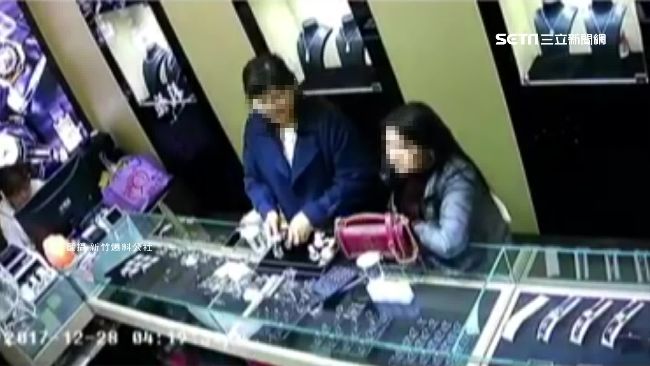 老闆一轉身　外籍女掉包60萬勞力士