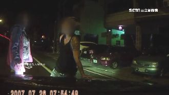 女疑「喝茫」　半夜隨機攔車叫囂拍打