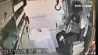 上學帶刀刺教官？高二生習慣削水果吃