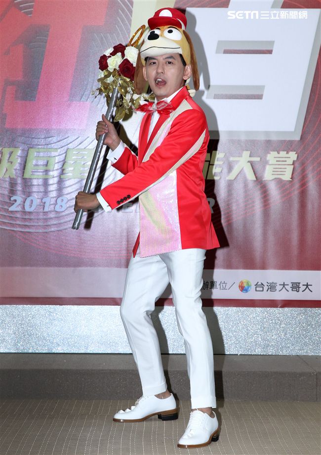 黃子佼、納豆、瑪莉、王少偉、花花出席台視《2018超級巨星紅白藝能大賞》主持人亮相記者會。（記者邱榮吉/攝影）