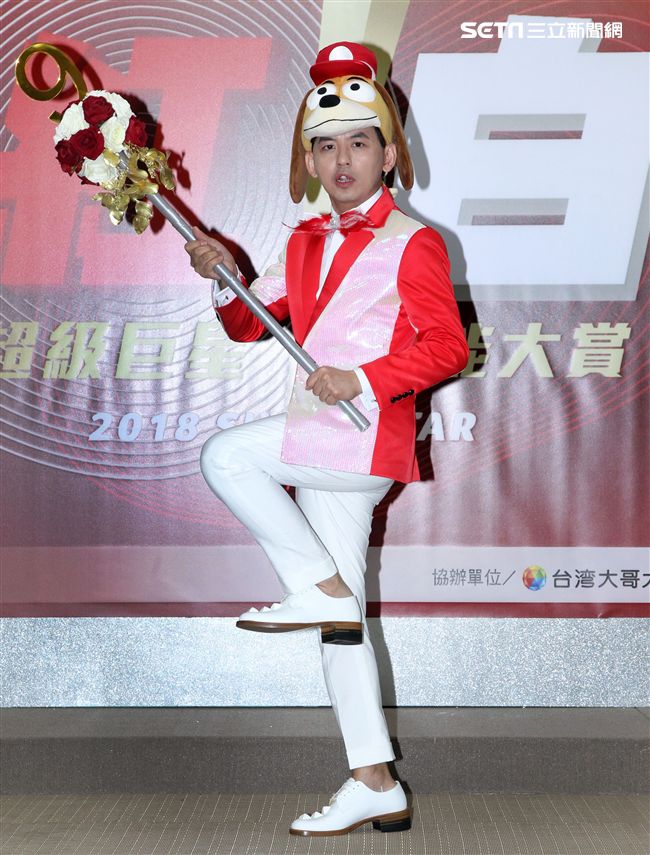 黃子佼、納豆、瑪莉、王少偉、花花出席台視《2018超級巨星紅白藝能大賞》主持人亮相記者會。（記者邱榮吉/攝影）