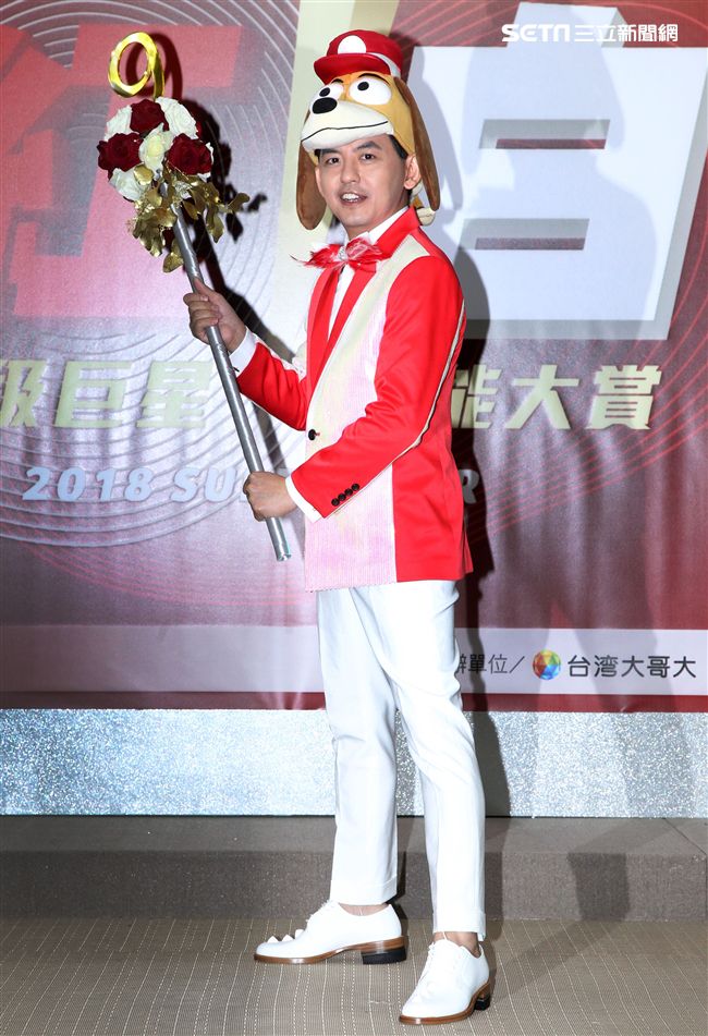 黃子佼、納豆、瑪莉、王少偉、花花出席台視《2018超級巨星紅白藝能大賞》主持人亮相記者會。（記者邱榮吉/攝影）