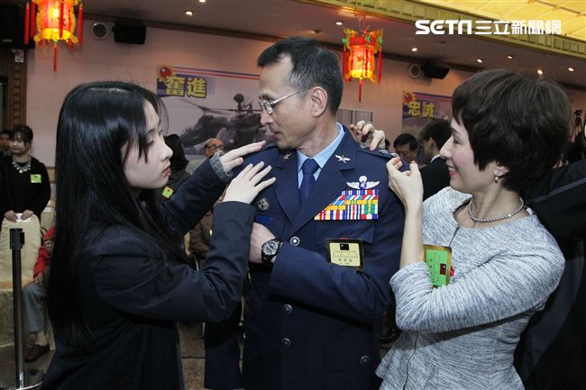 國防部107年上半年陸海空軍將官晉任布達暨授階典禮，由馮部長主持授階，蔡總統致詞。（記者邱榮吉/攝影）