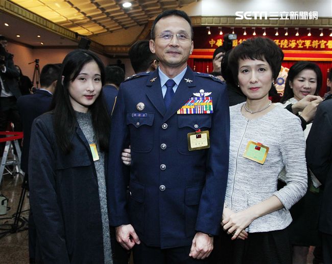 國防部107年上半年陸海空軍將官晉任布達暨授階典禮，由馮部長主持授階，蔡總統致詞。（記者邱榮吉/攝影）